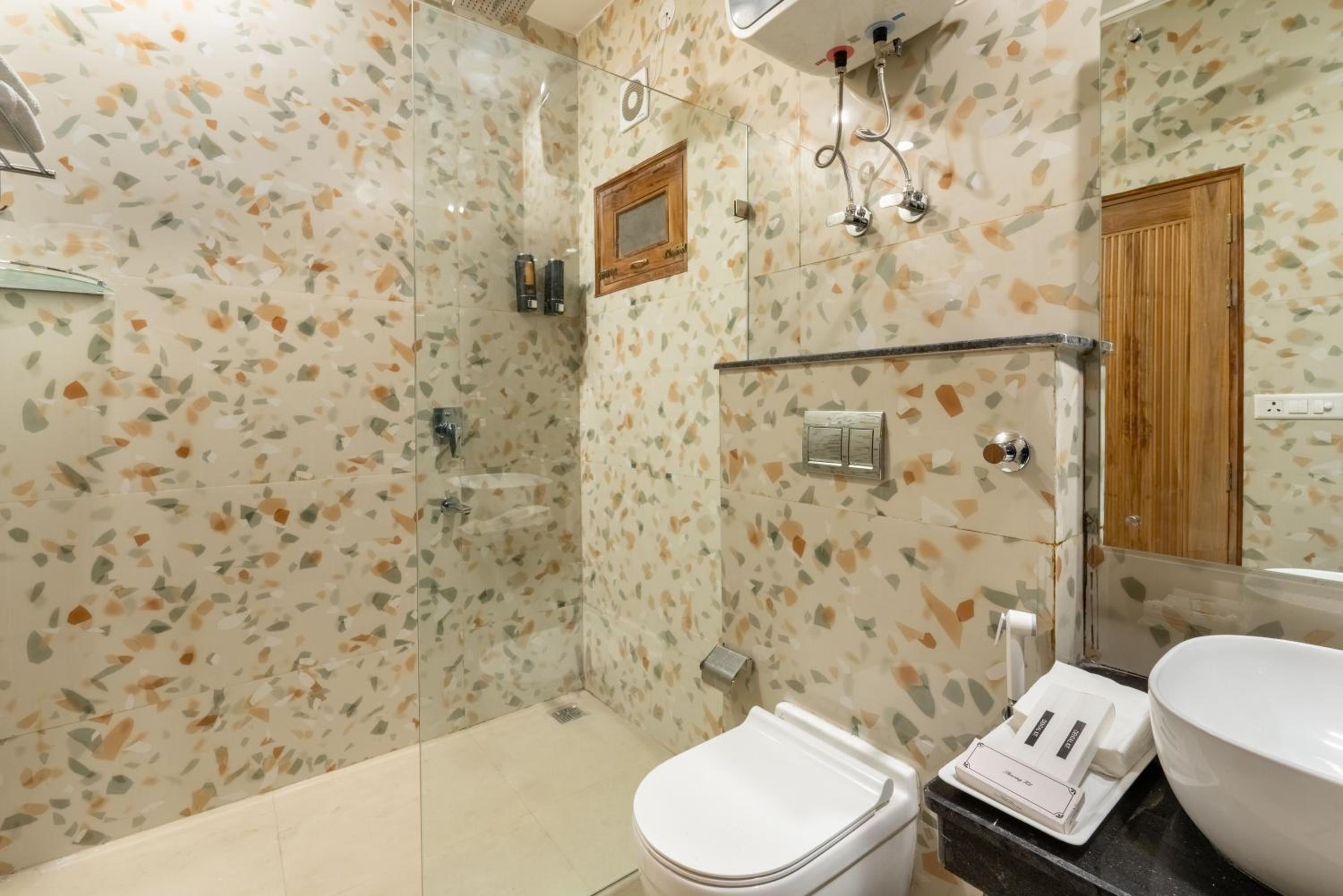 Lime Tree Hotel & One BHK Serviced Apartment Noida Grand Central Next to Sector 51 metro 25/25