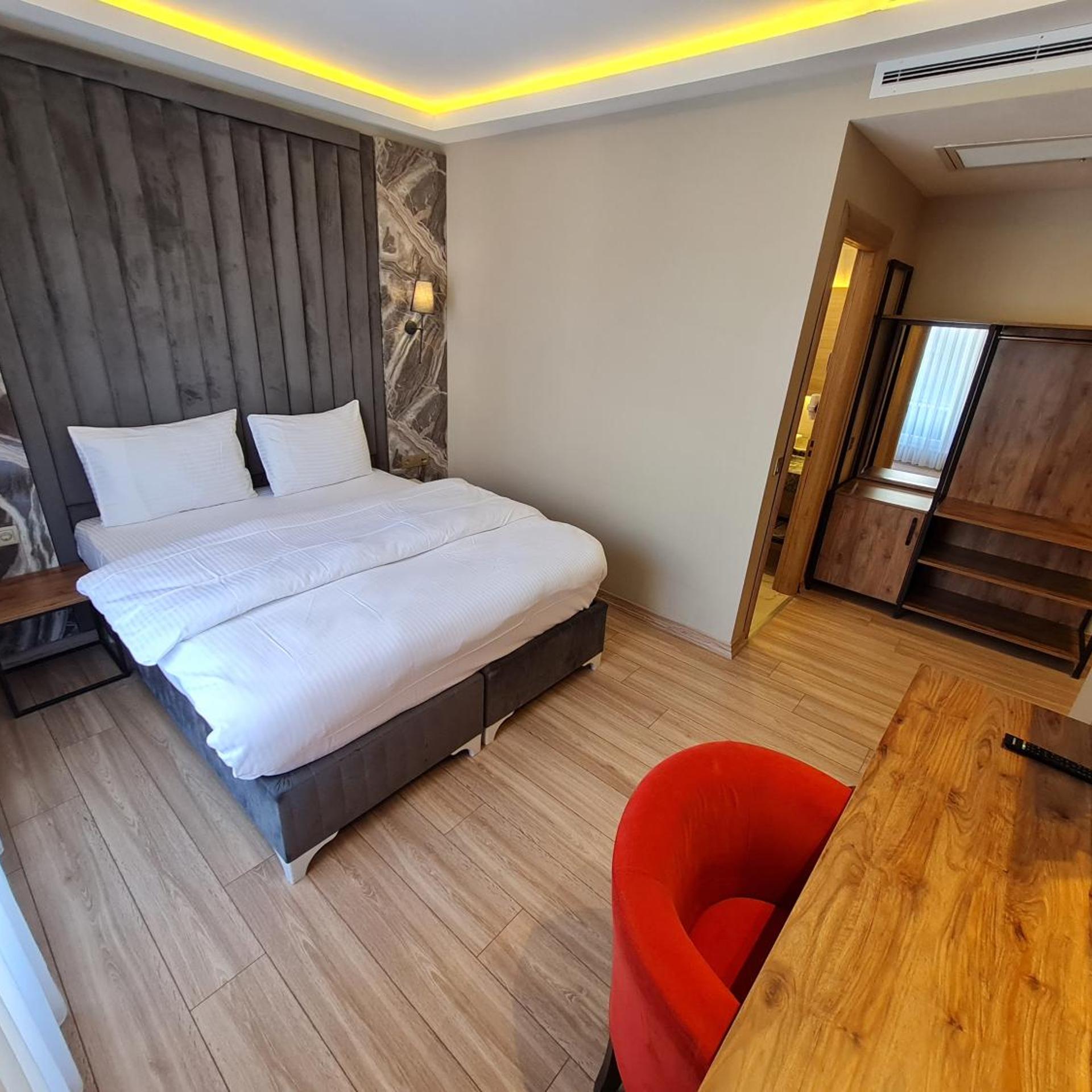 Room, Double or Twin Bed