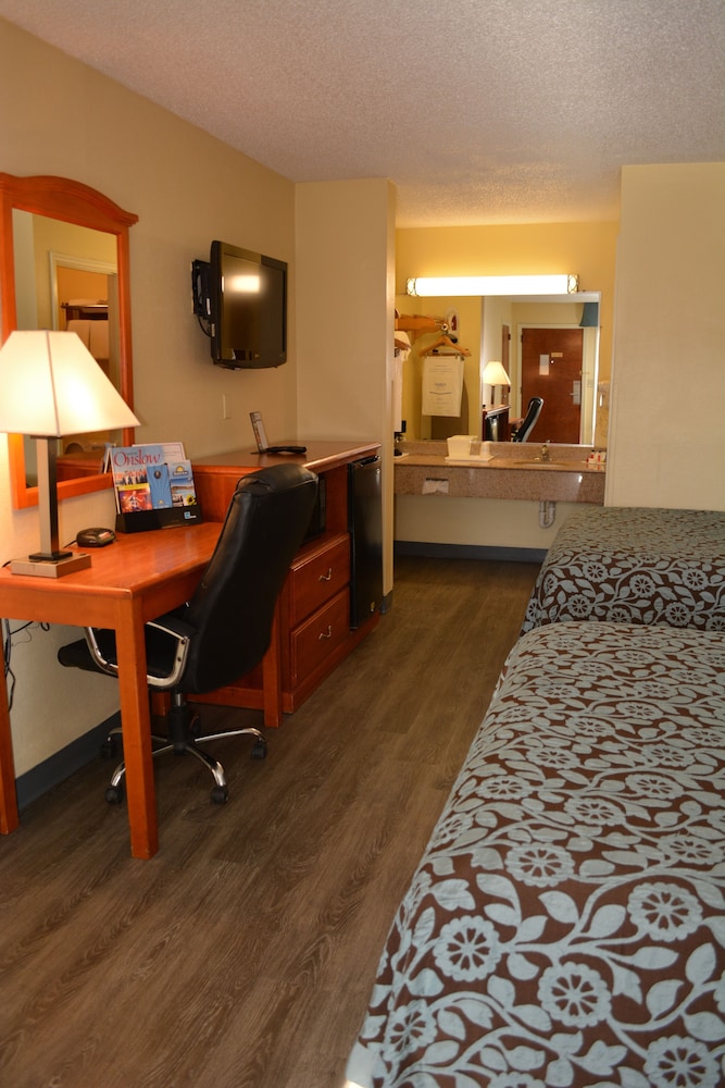 Days Inn By Wyndham Jacksonville Nc 54/68