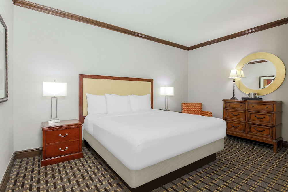 Hilton Phoenix Chandler 14/82