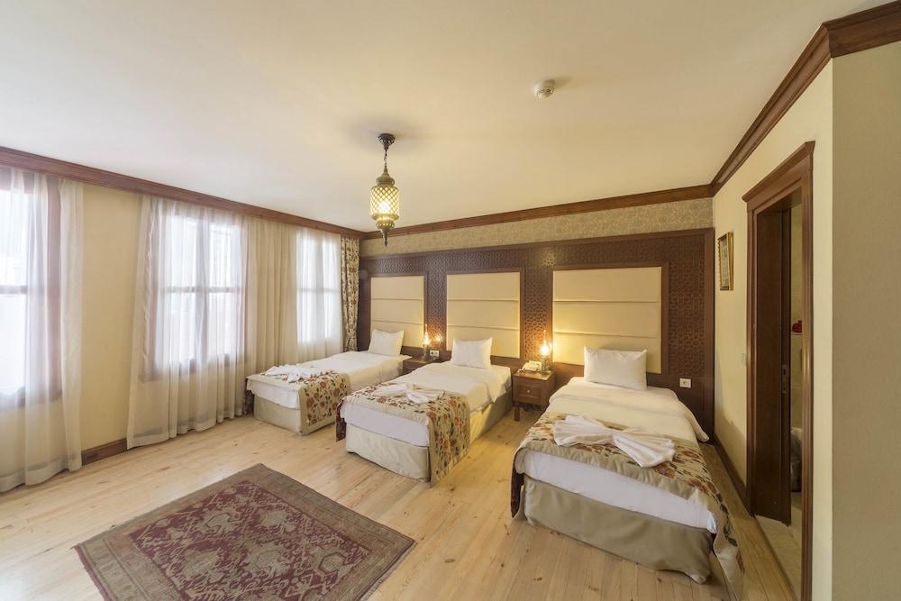 Lalinn Hotel 65/72