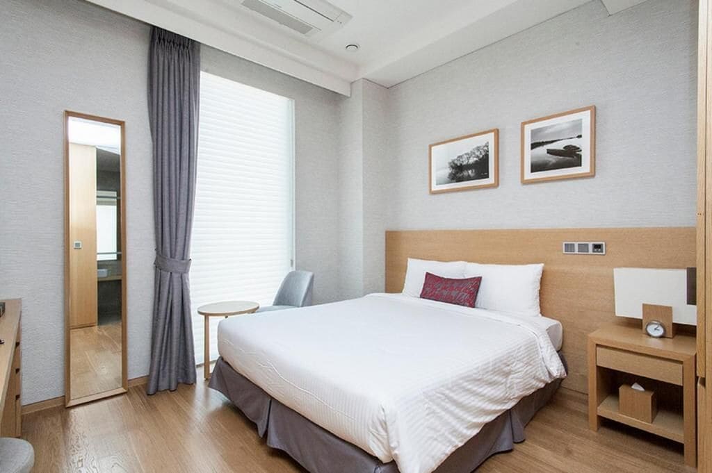 INTERIOR, SUITE, TERRACE, HIGH FLOOR