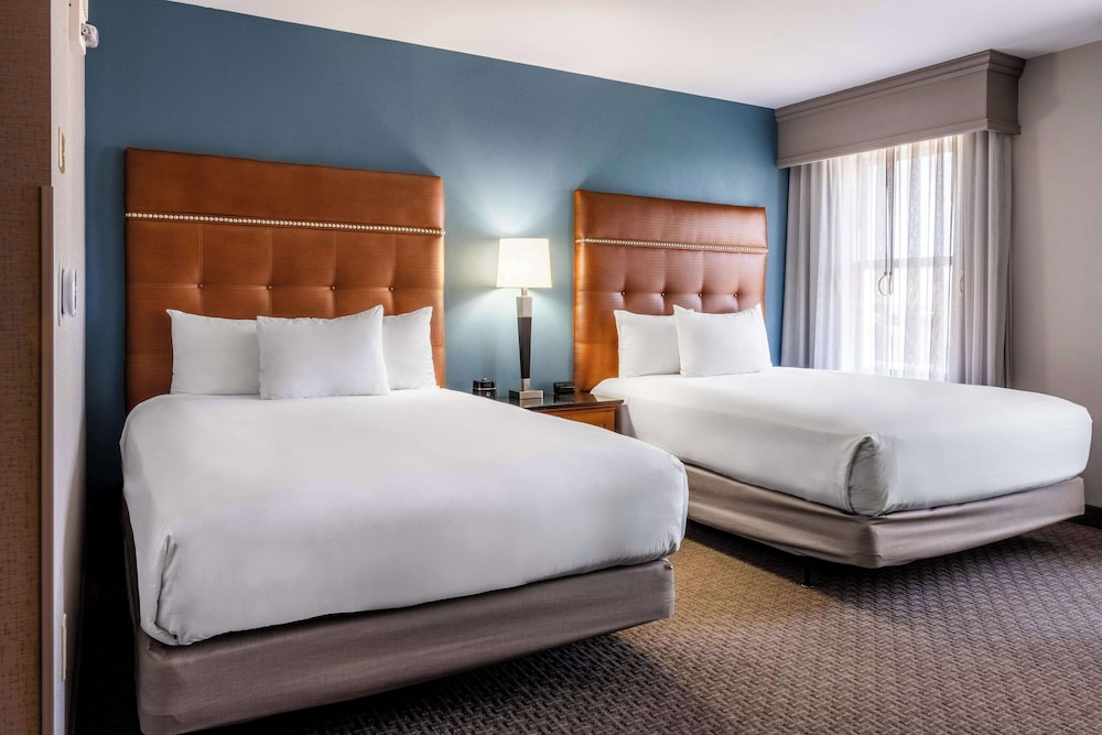DELUXE, 2 QUEEN BEDS, ACCESSIBLE