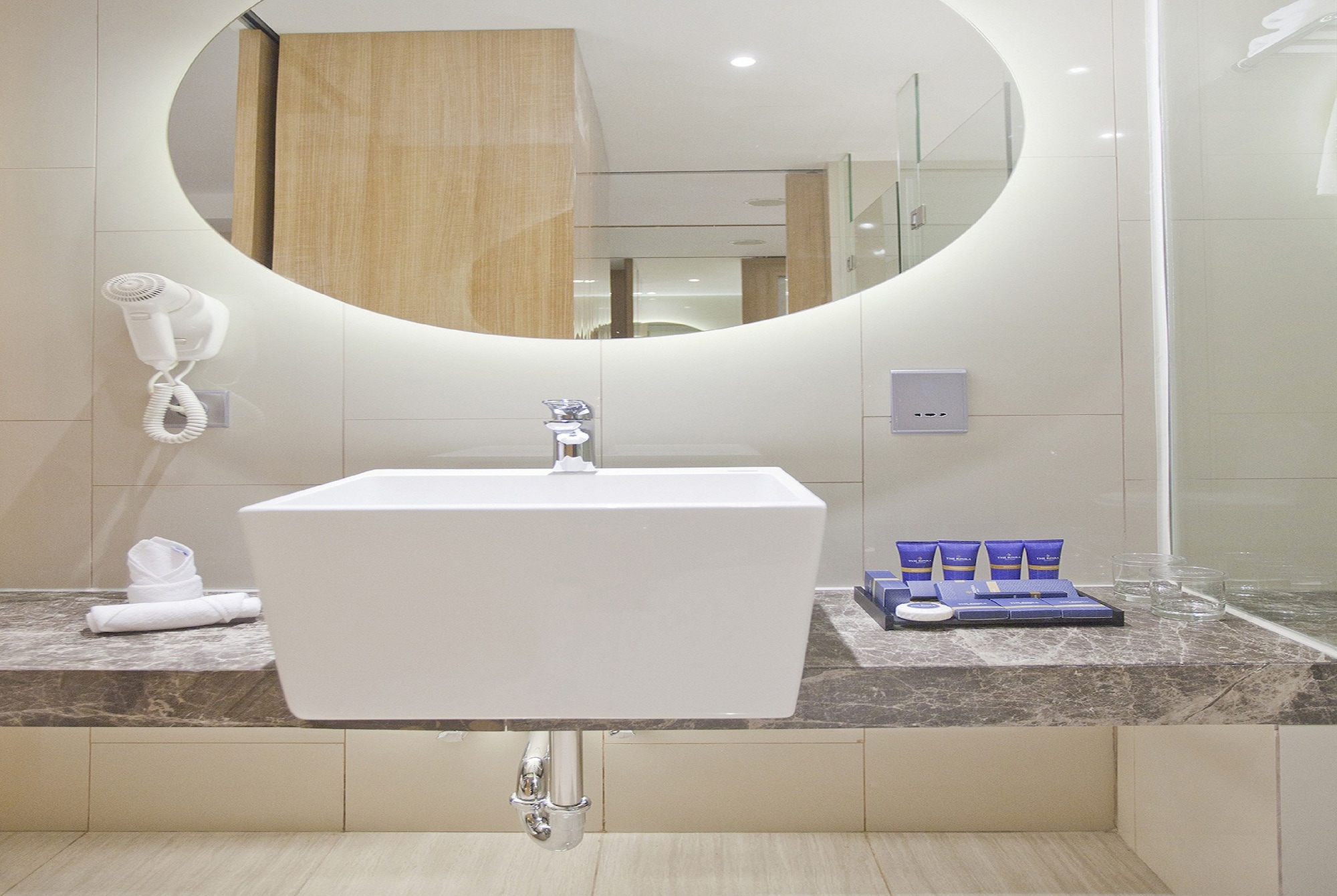 Premier, Twin Beds, Resort View، The Rinra Makassar 3/4