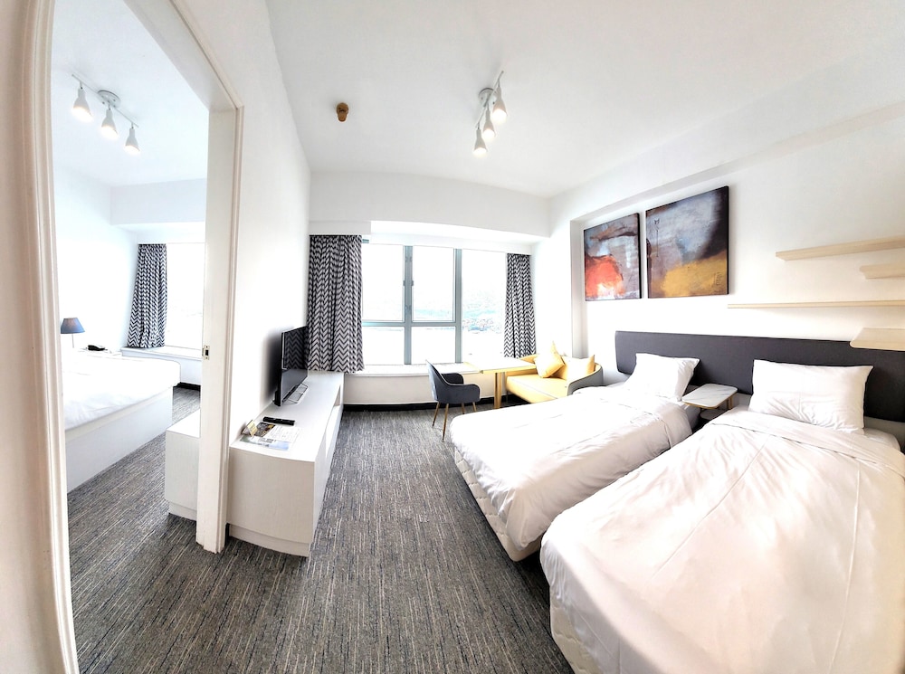 Grand Bay View Hotel 10/50