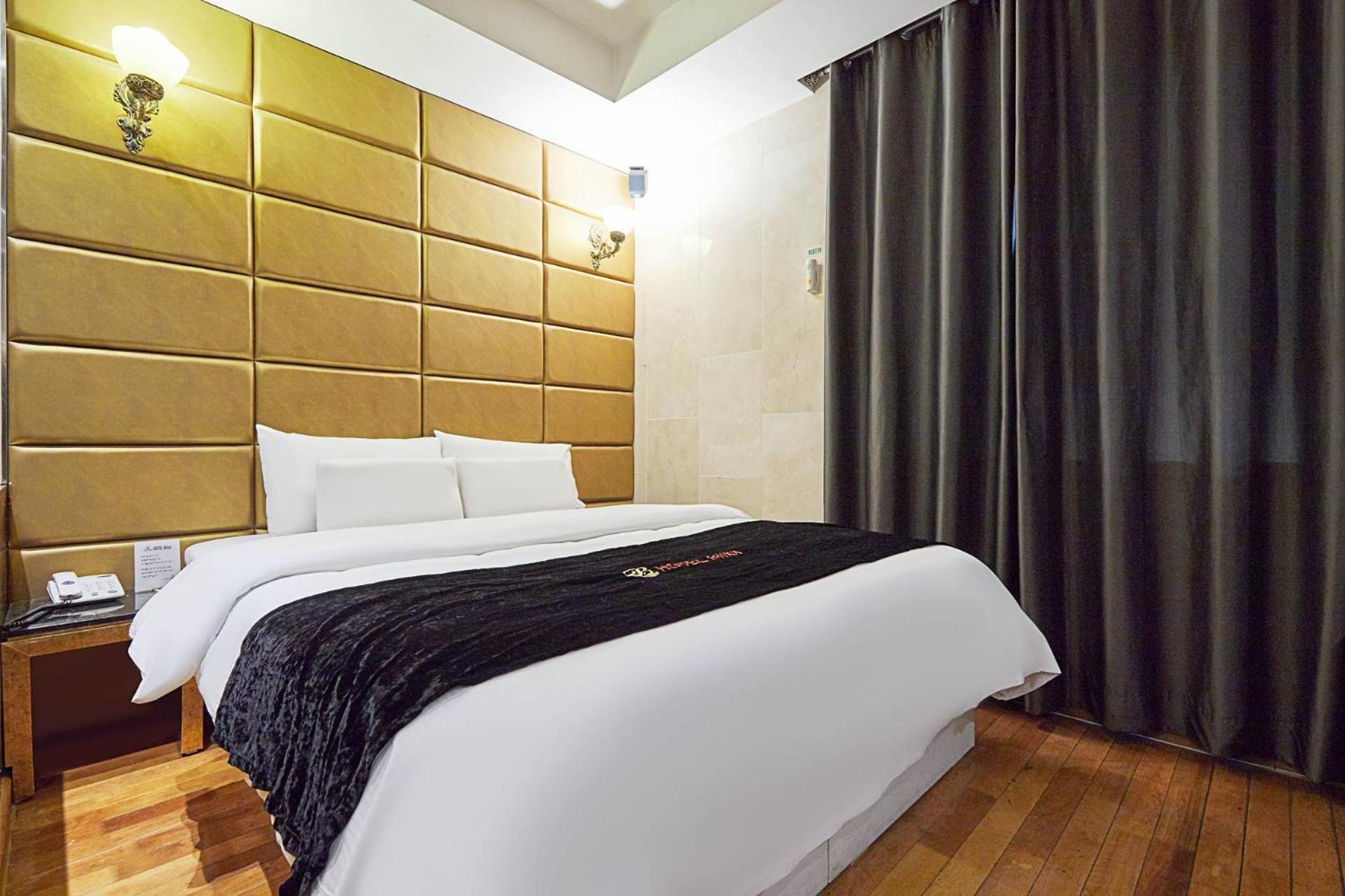 Blixx Hotel 8/50