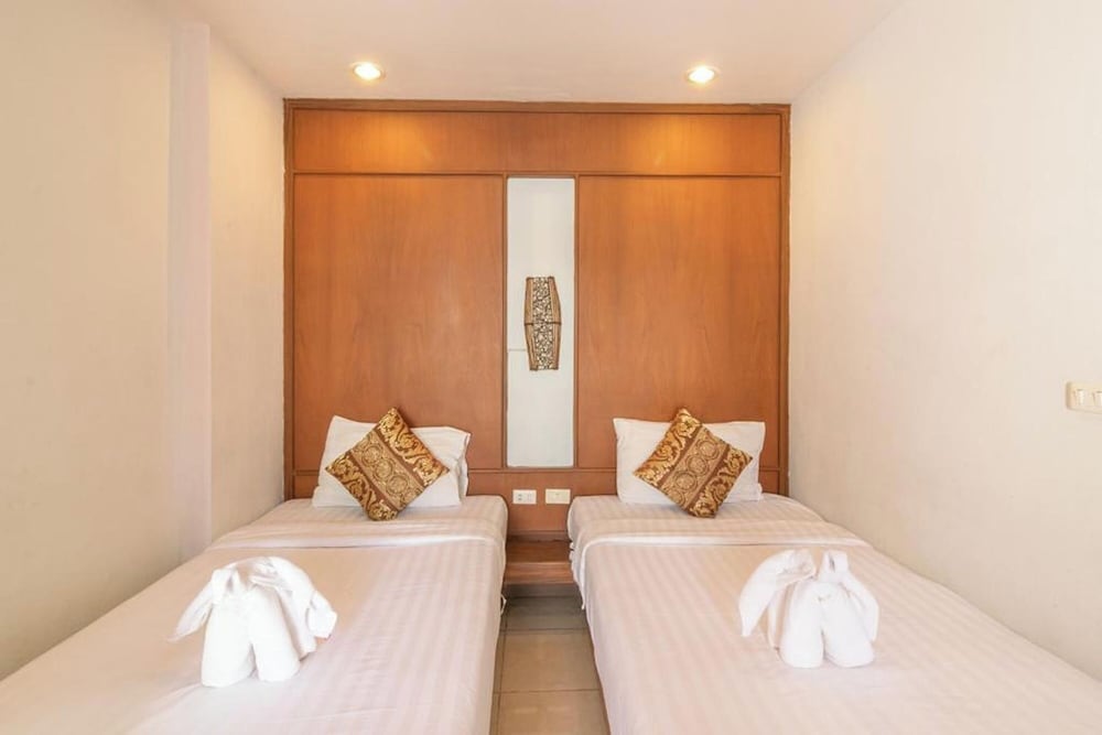Lotus Hotel Patong 37/59