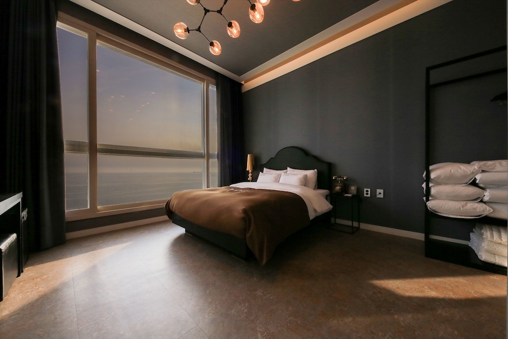 Merry Mud Hotel 20/37