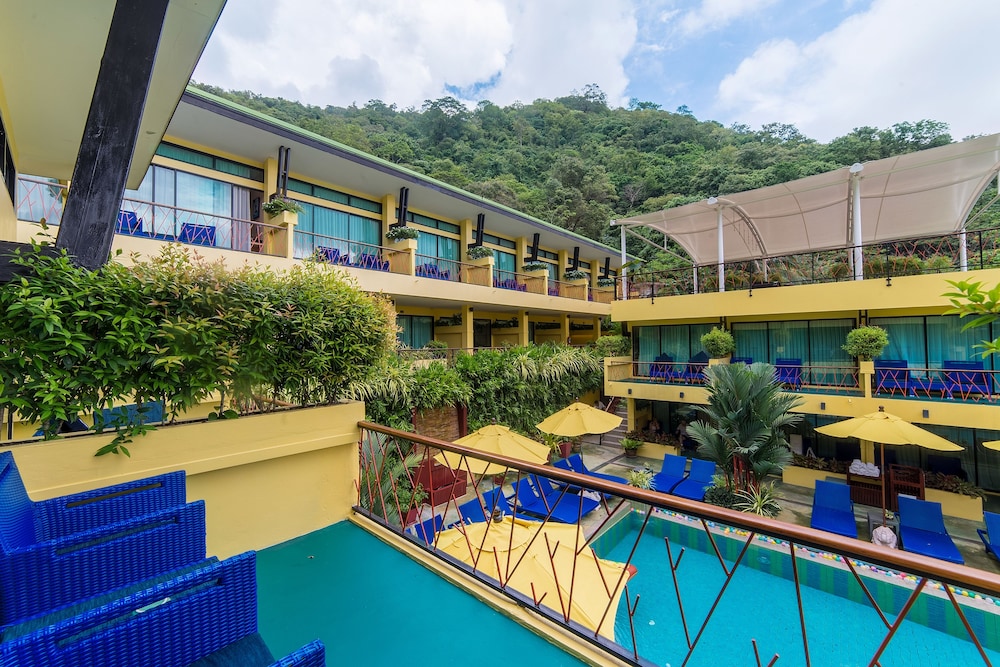 Cc S Hideaway Hotel 8/59