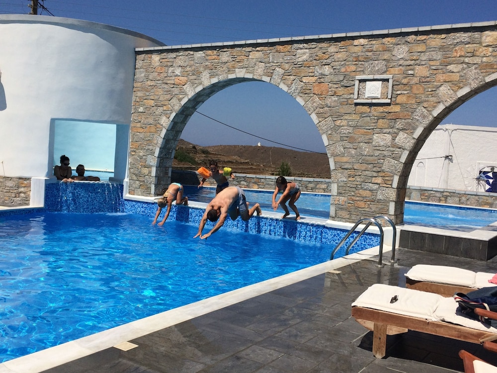 Vigla Hotel 41/75