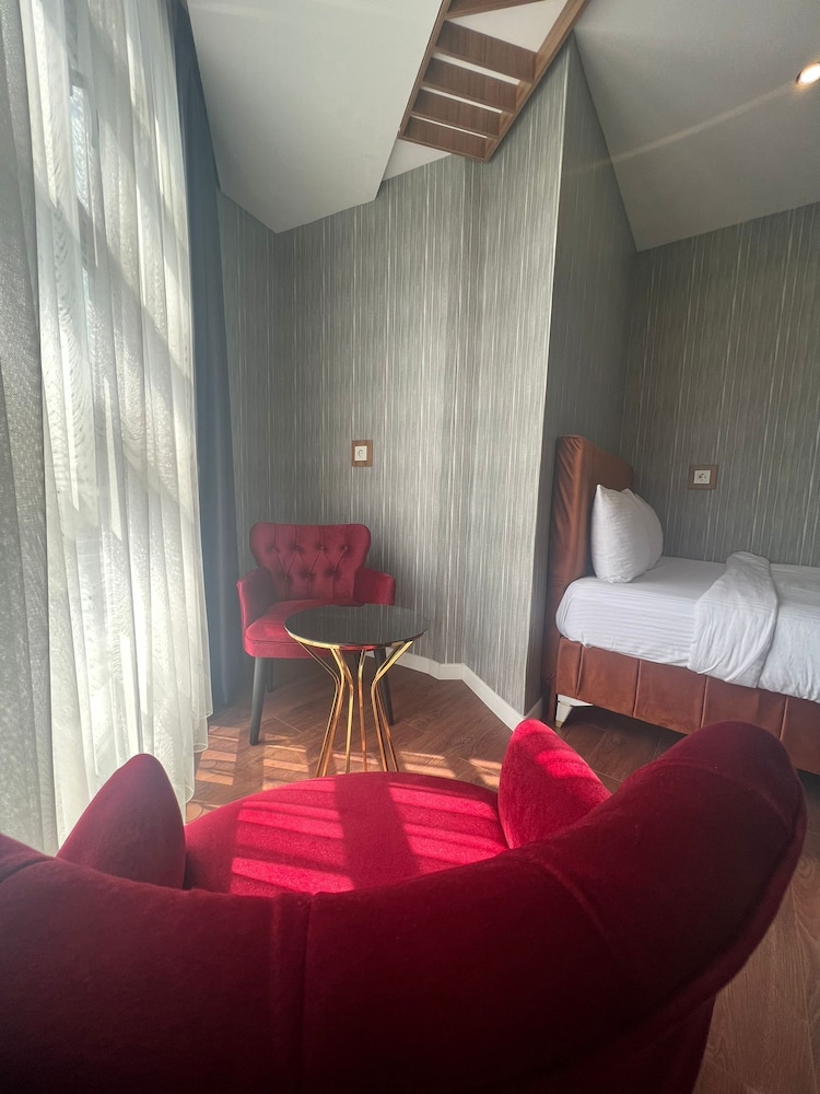 Beta Hotel 13/37