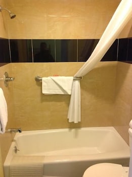 Econo Lodge 33/33
