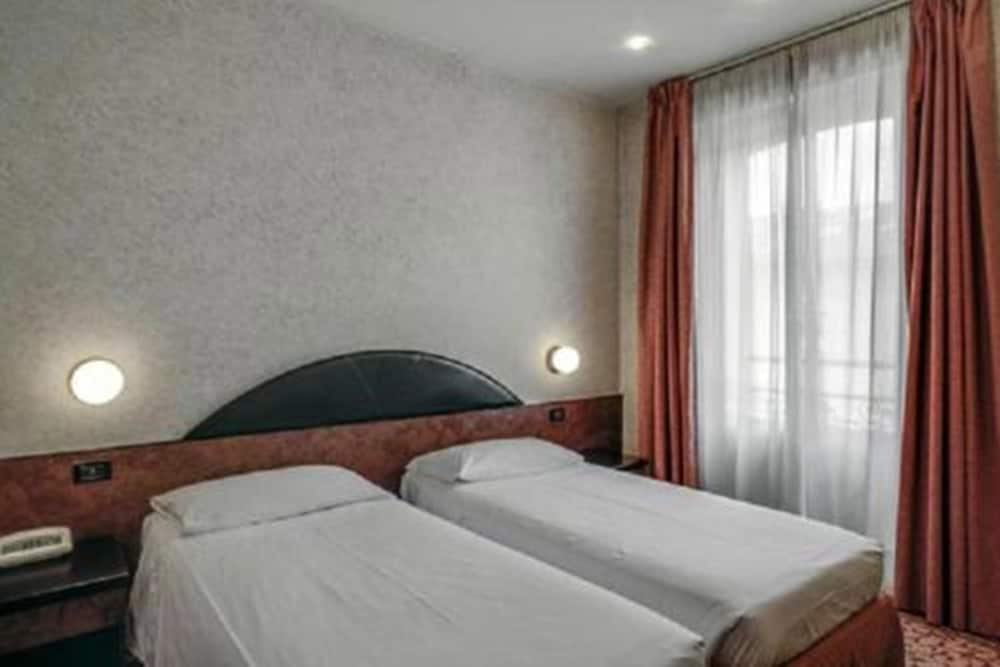 Demidoff Hotel 16/46