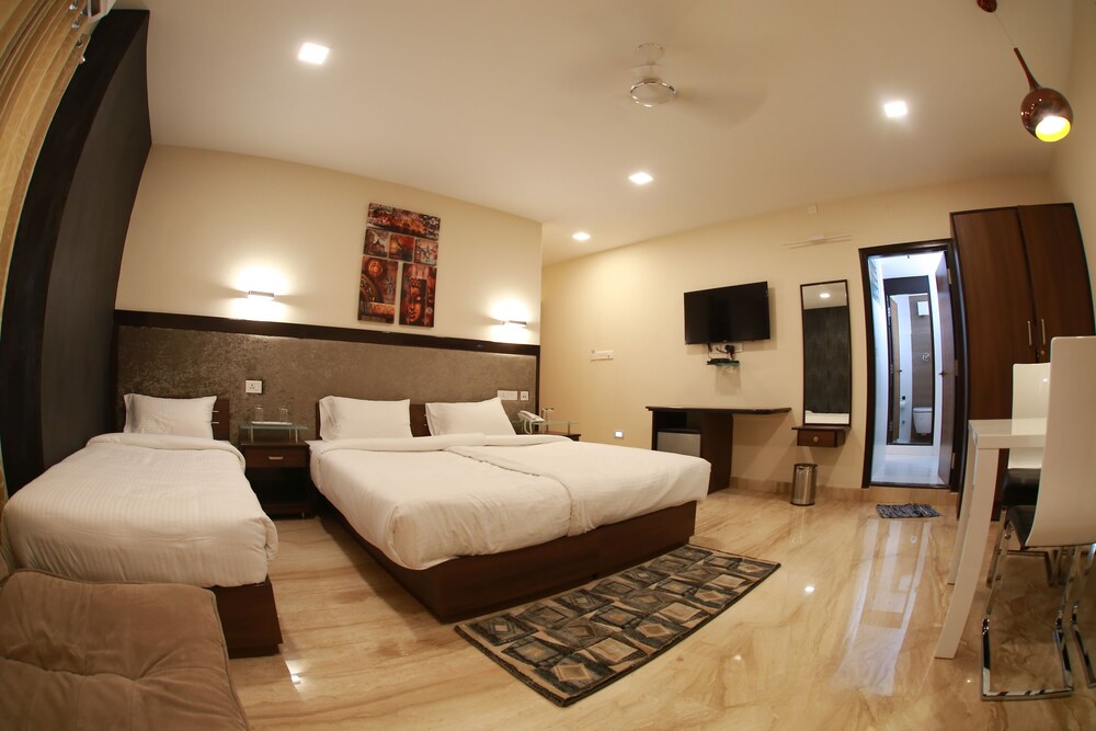 Breeze Suites Transit Hotel 12/34
