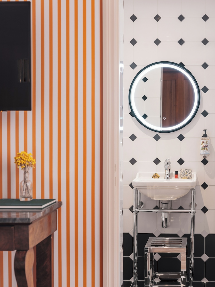 Hotel De Senlis 10/52