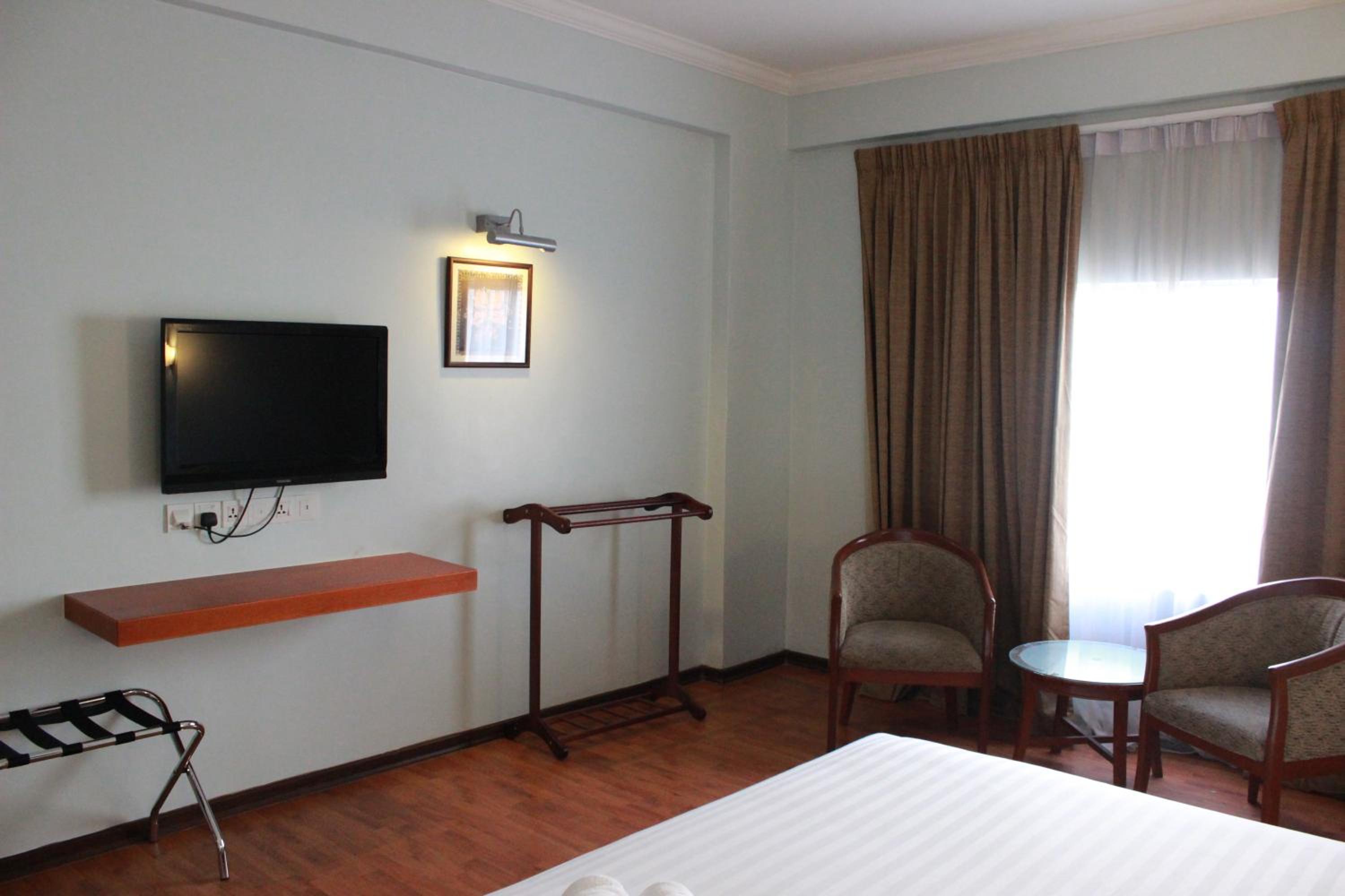 Deluxe, King Bed, Hotel Maluri 8/10