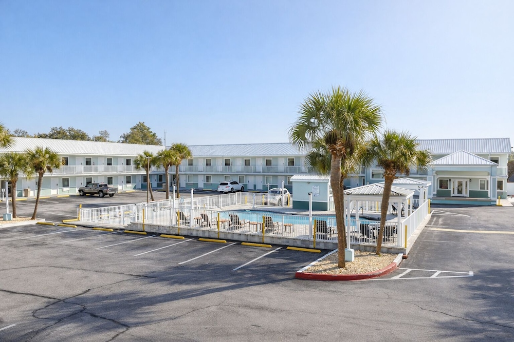 Destin Inn And Suites 52/57