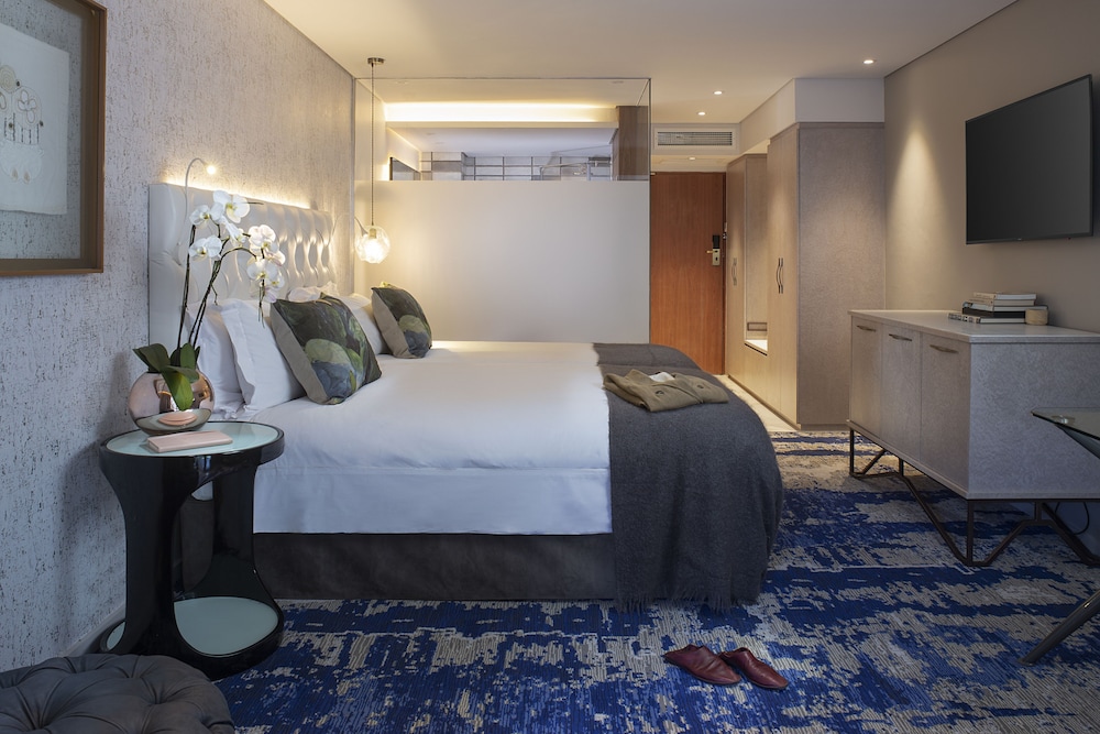 Vineyard Hotel 30/59