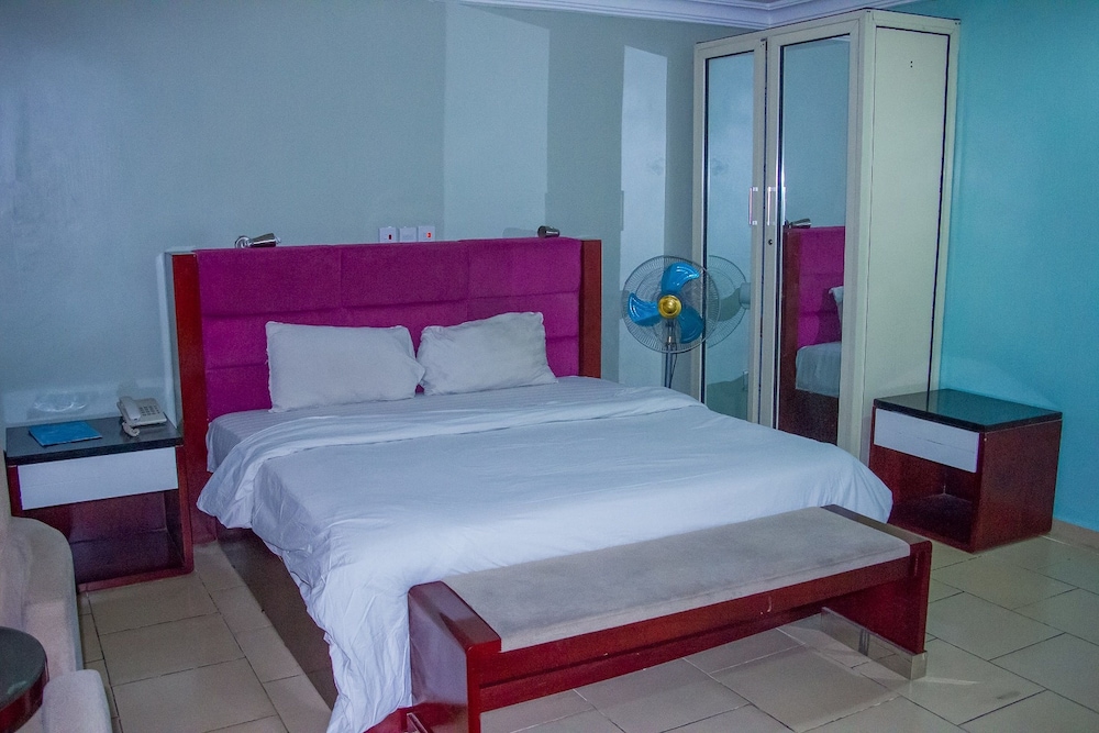 Folade Hotels 9/29