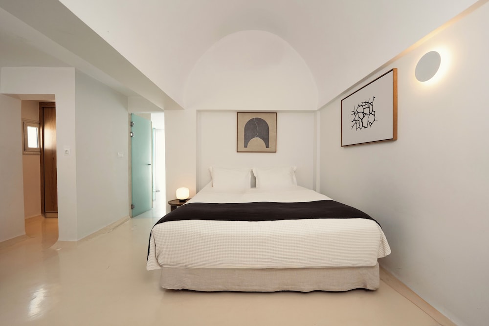 Mini, Premium, Queen Bed, Caldera View, Plunge Pool