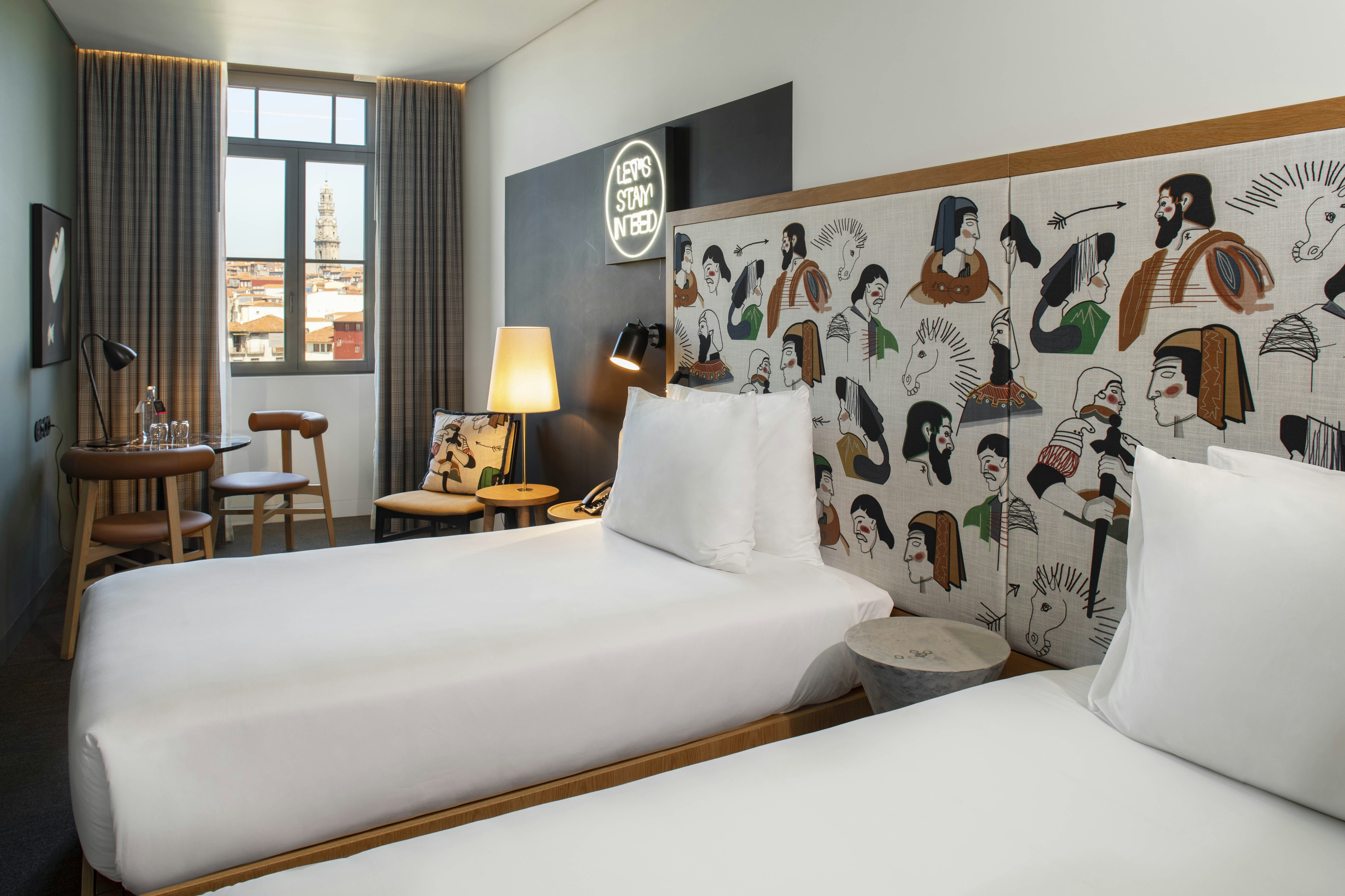 غرفة سوبيريور بسريرين منفصلين بإطلالة على المدينة، Se Catedral Hotel Porto, Tapestry Collection by Hilton 3/4