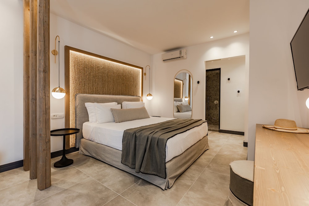 JUNIOR SUITE, PRIVATE POOL, JETTED TUB