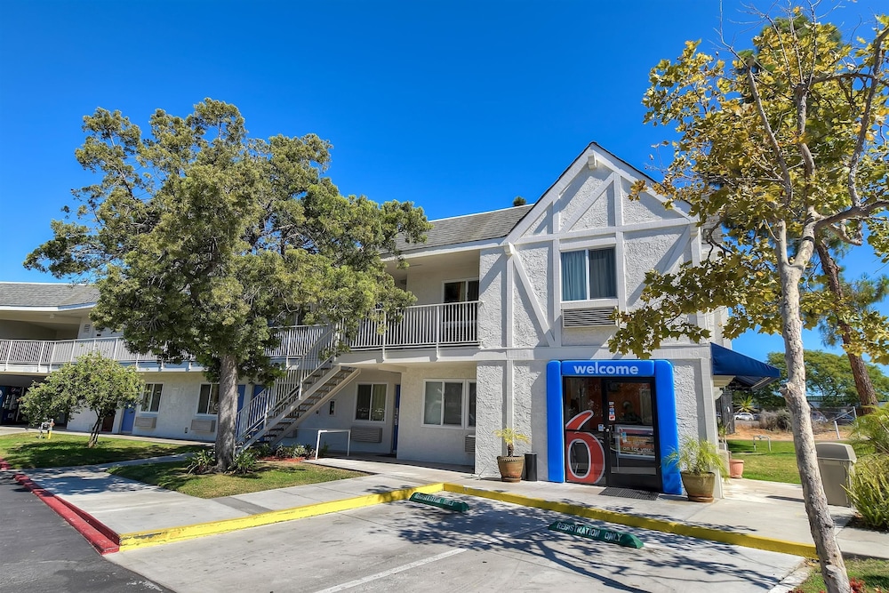 Motel6 San Diego, CA - North 44/61