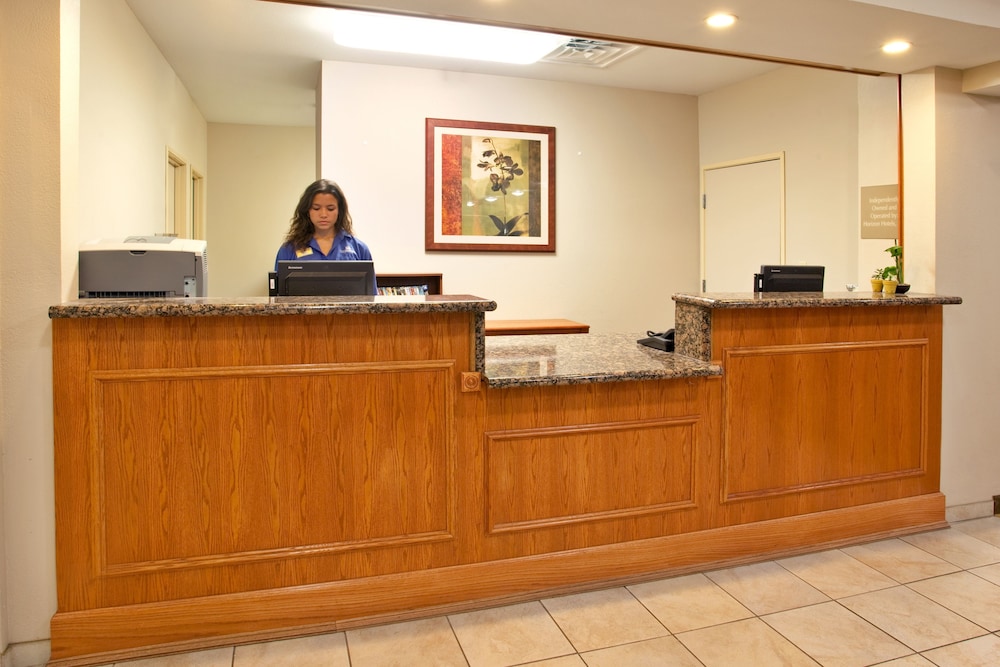 Candlewood Suites Merrillville 9/35