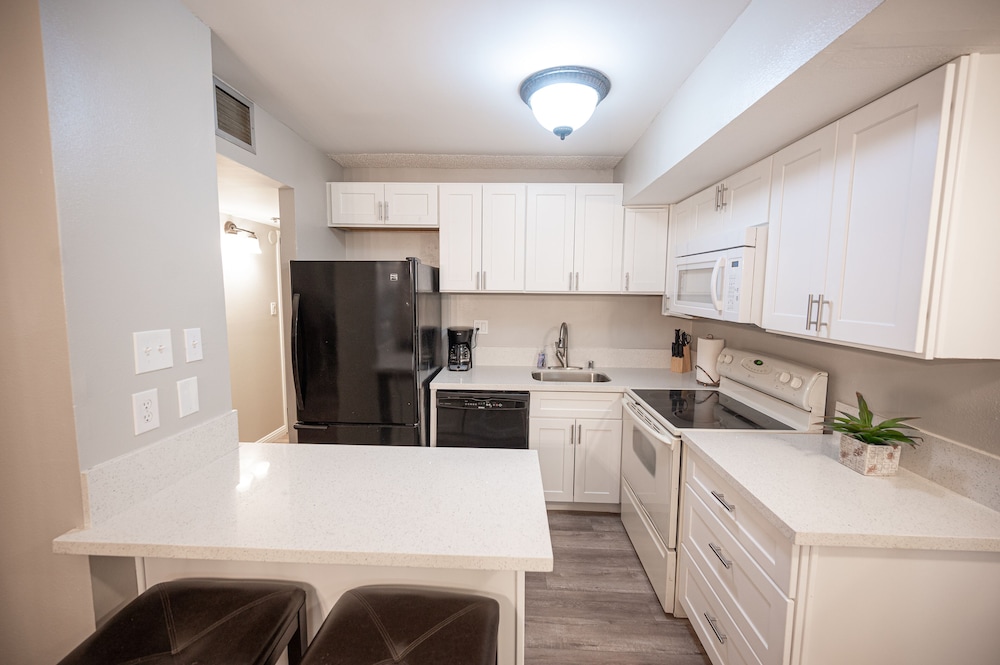 2BD2B Apartment Stay Together Suites 976 46/64