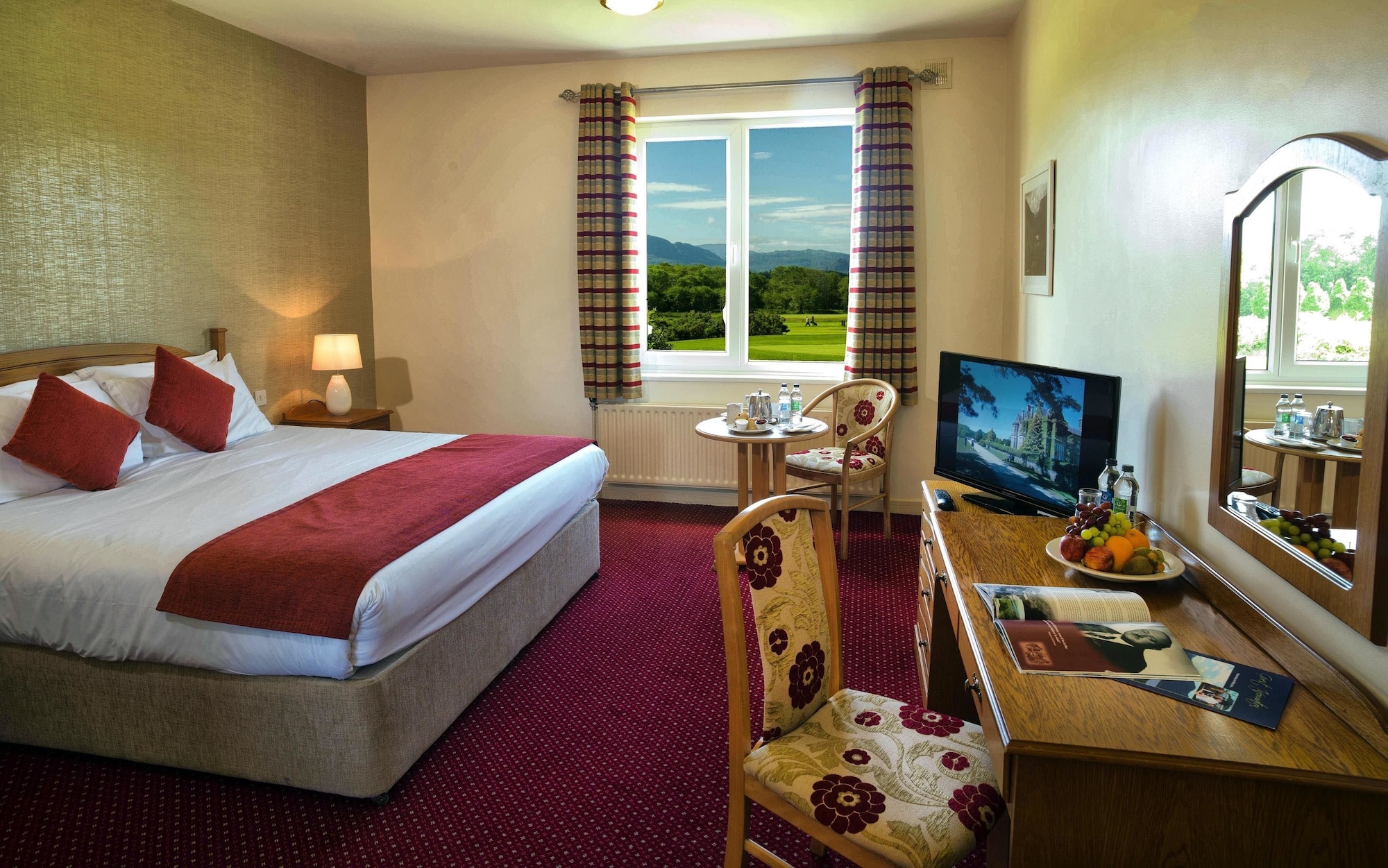 ROOM, DOUBLE BED