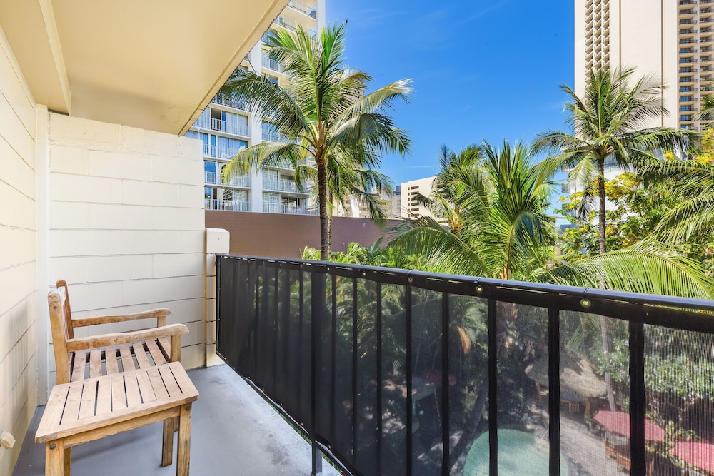 Castle Bamboo Waikiki 53/73