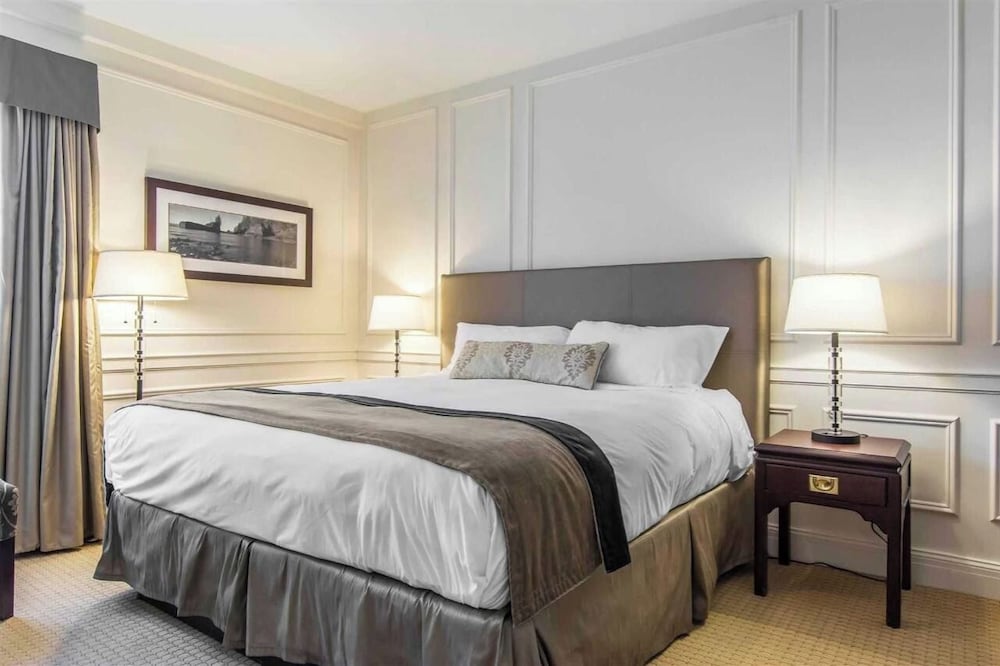 Room, King Bed, Water View