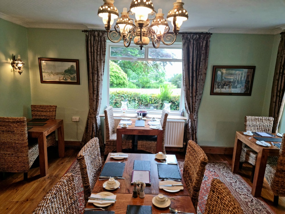 Collaven Manor Hotel 52/78