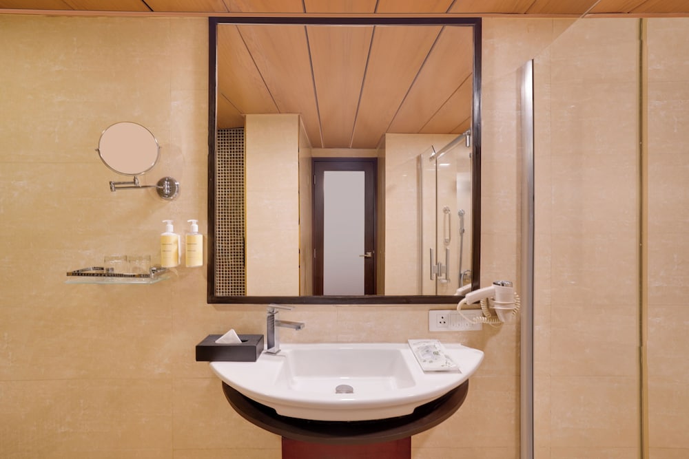 Lemon Tree Hotel, Centre Point, Jamshedpur 42/46