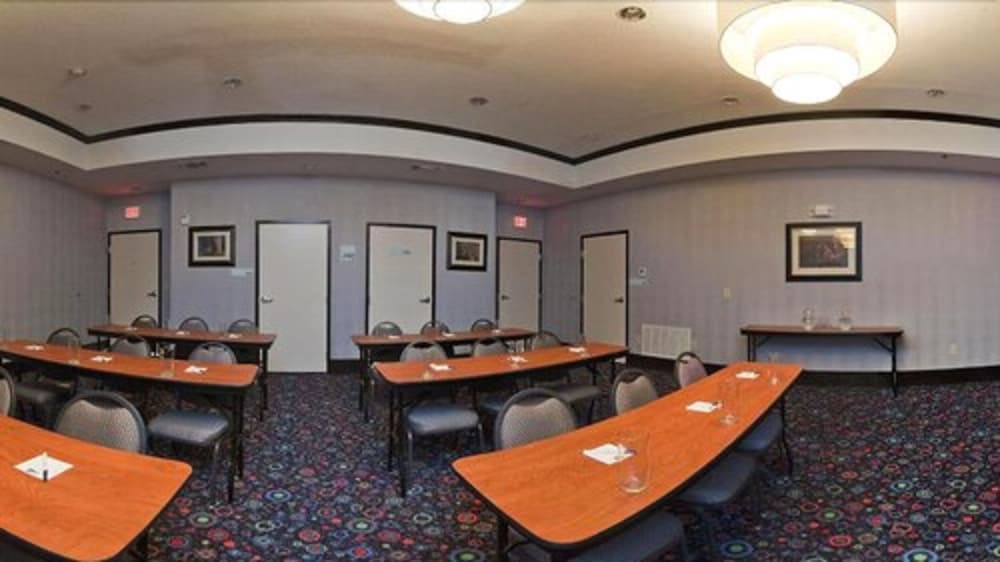Holiday Inn Express Suites Graham 45/50