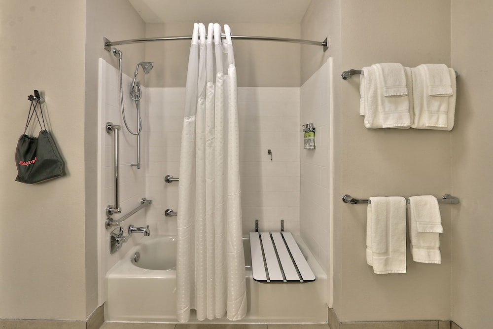 Holiday Inn Express & Suites Albuquerque East 12/34