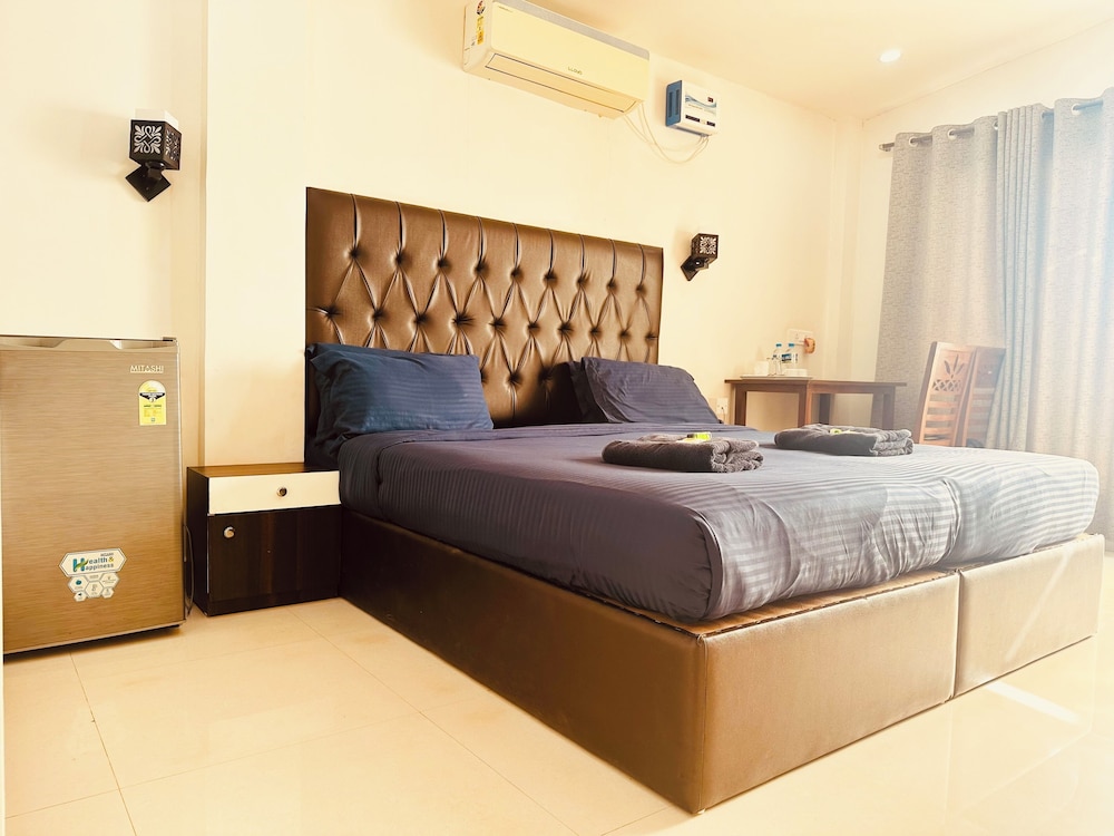 LUXURY, KING BED, PARTIAL SEA VIEW, BATHTUB