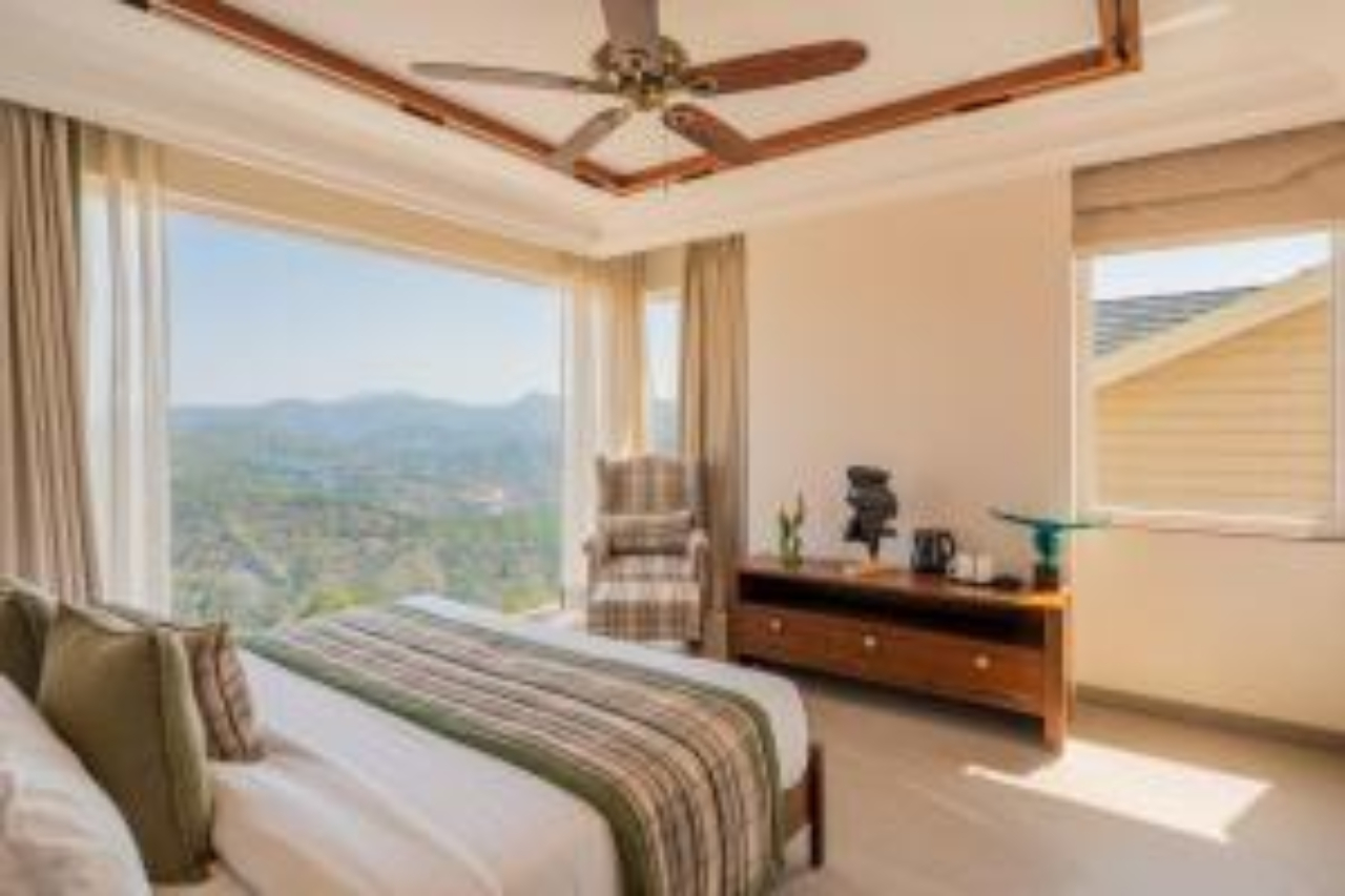 ELIVAAS prive The Royce Daisy Ultra Luxe 4 BHK Villa With Pvt Pool Jacuzzi 360 Hill Views 14/29