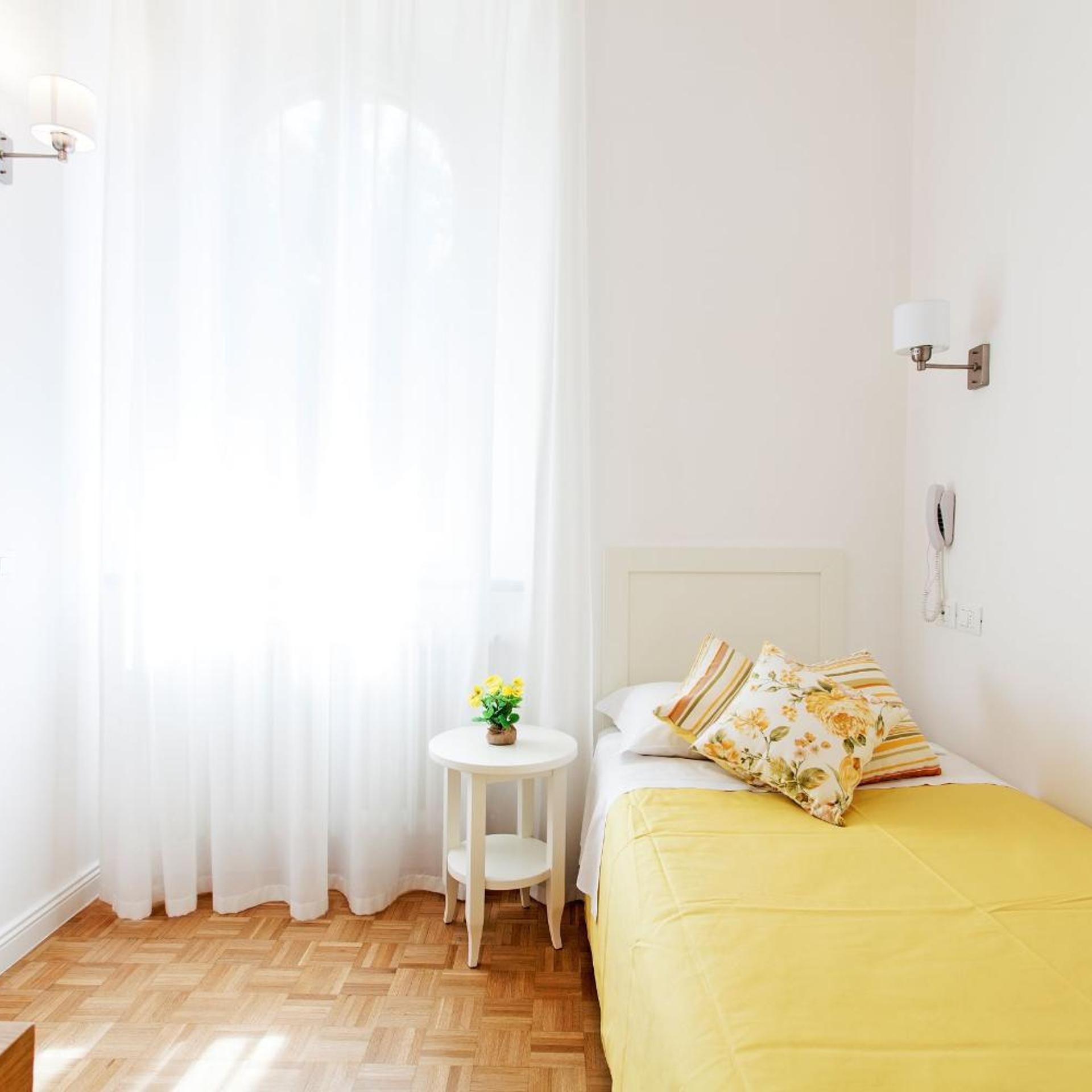 Room, Single