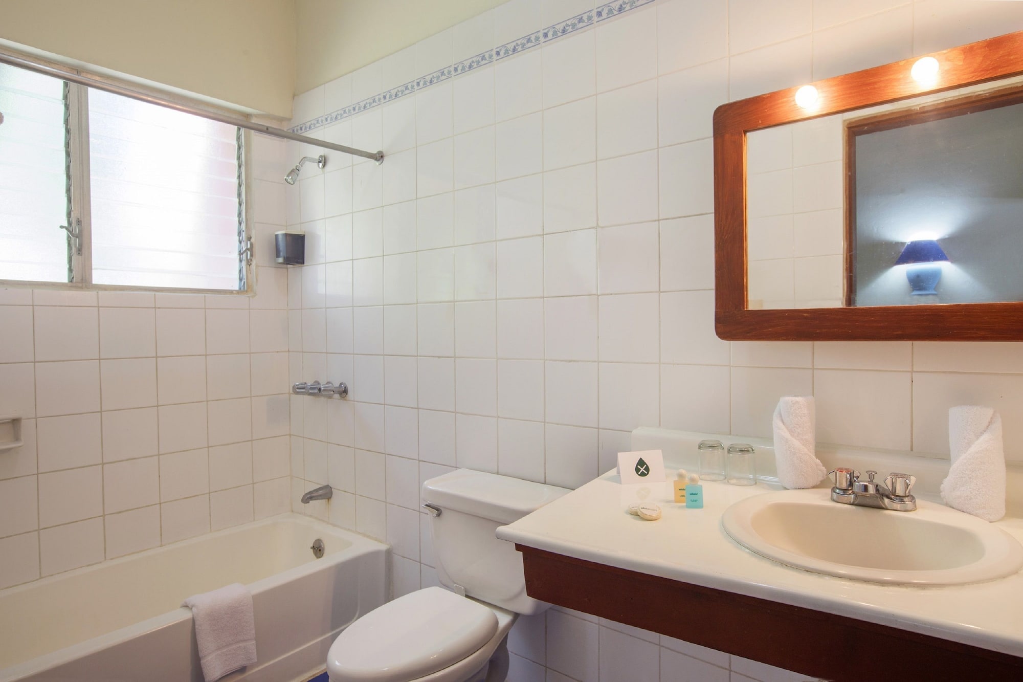 Room, Double Bed, Sea Front، Whalabocachica 2/2