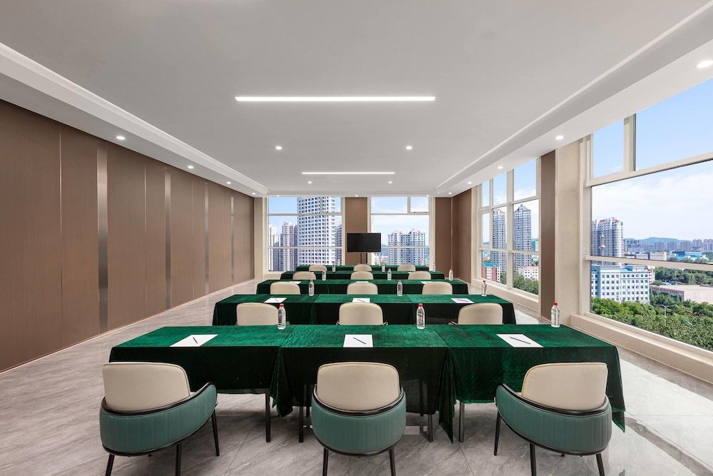 Days Hotel by Wyndham Weihai Huoju Eight Street 34/37