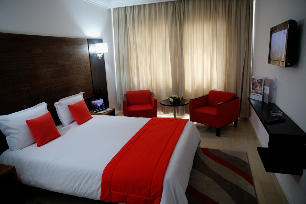 ROOM, DOUBLE BED