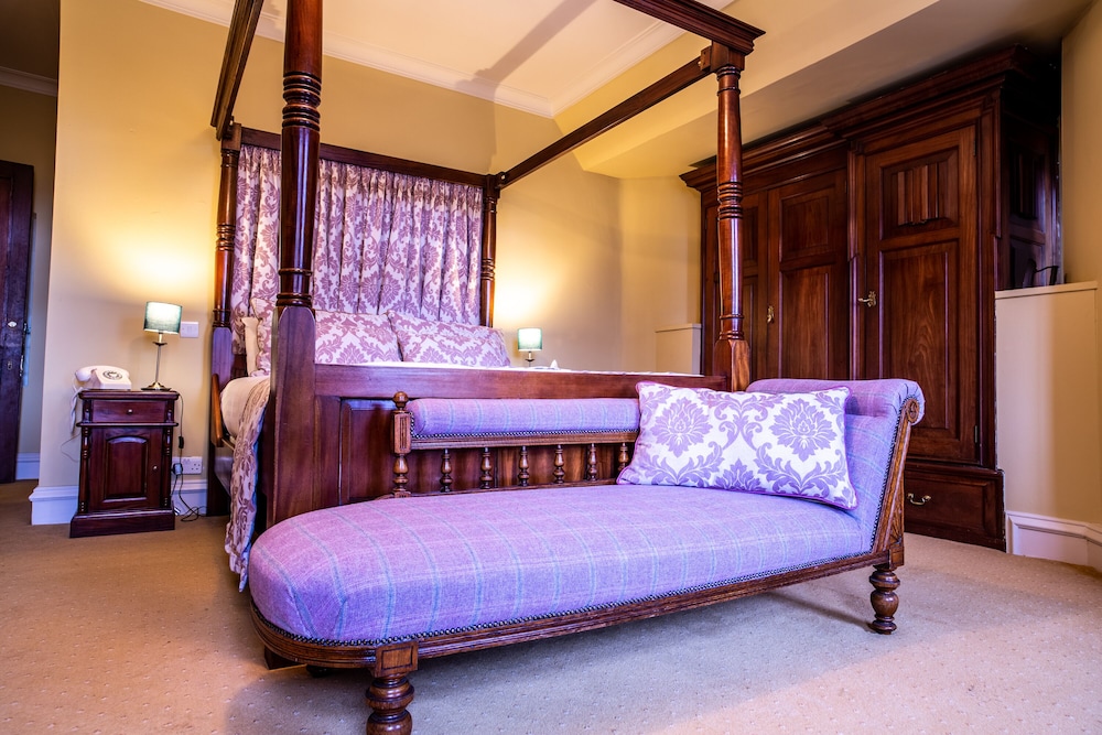Dalmunzie Castle Hotel 10/77