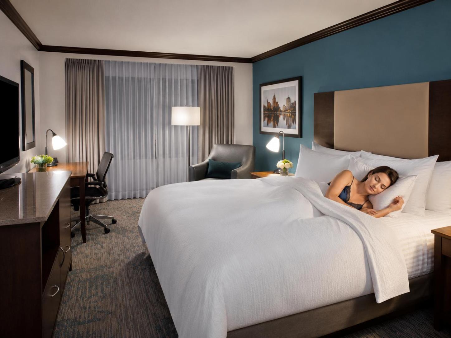OKC Hotel Suites, Event Center, indoor Pool and Arcade, 5 Min from Downtown & Fairgrounds 10/45
