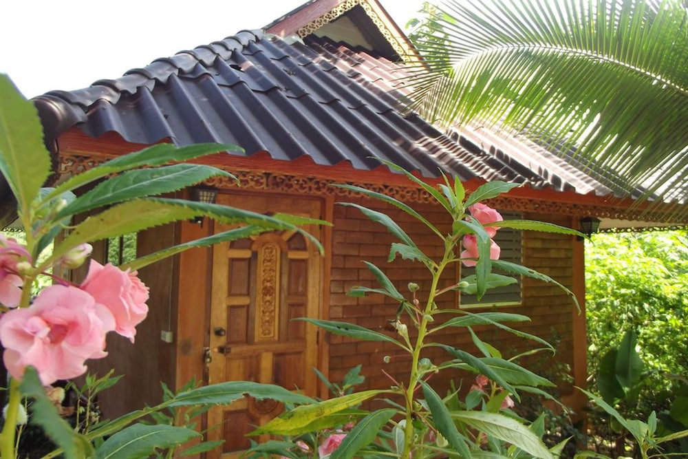 Phuchomjan Resort 3/29