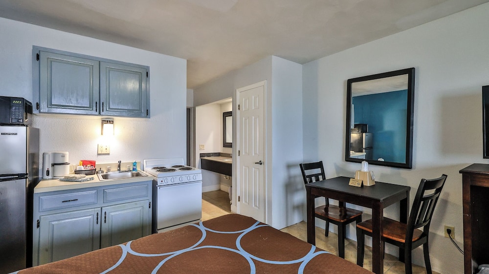 Driftwood Resort 52/70
