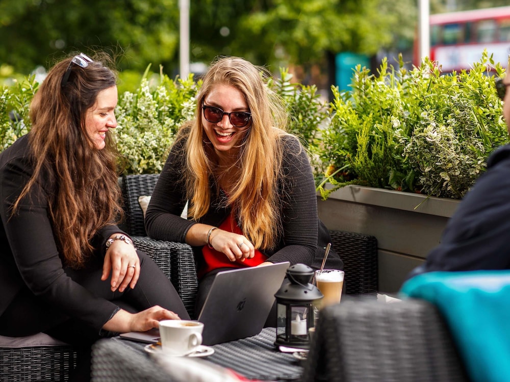 IBIS STYLES LONDON EALING 64/76