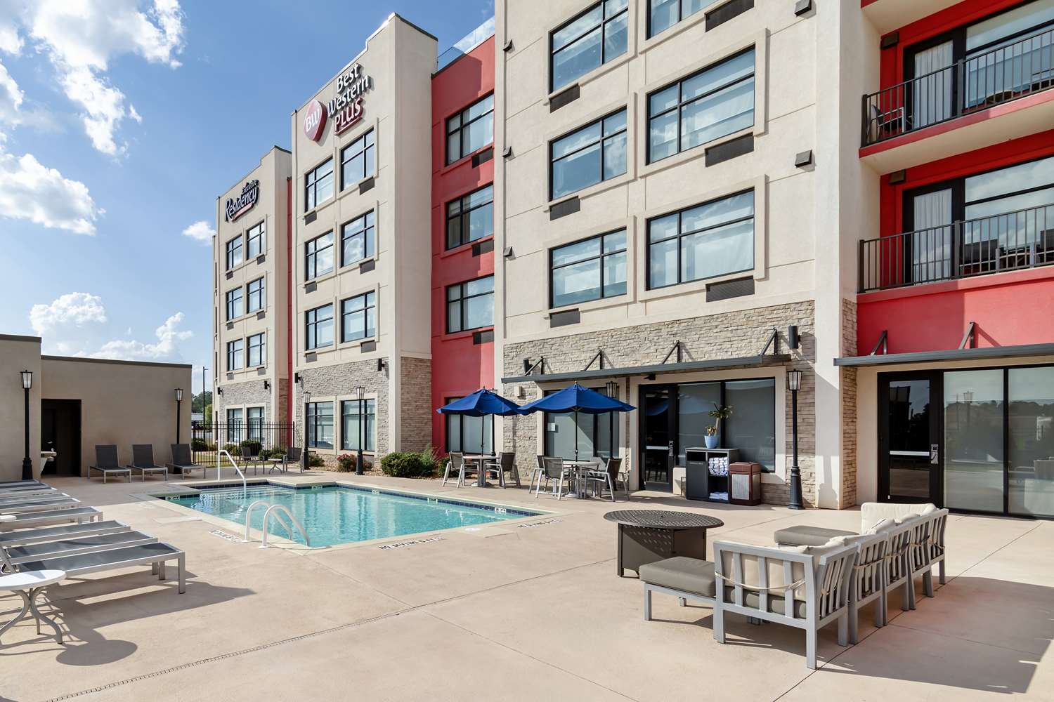 Best Western Plus Executive Residency Rigby's Water World Hotel 2/44