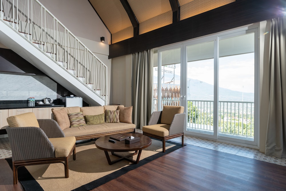 Amarta Hills Hotel And Resort 32/50