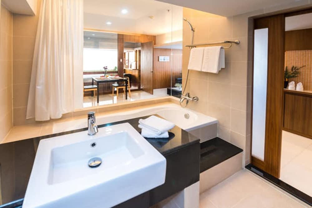 Laemtong Hotel Serviced Apartment 50/53